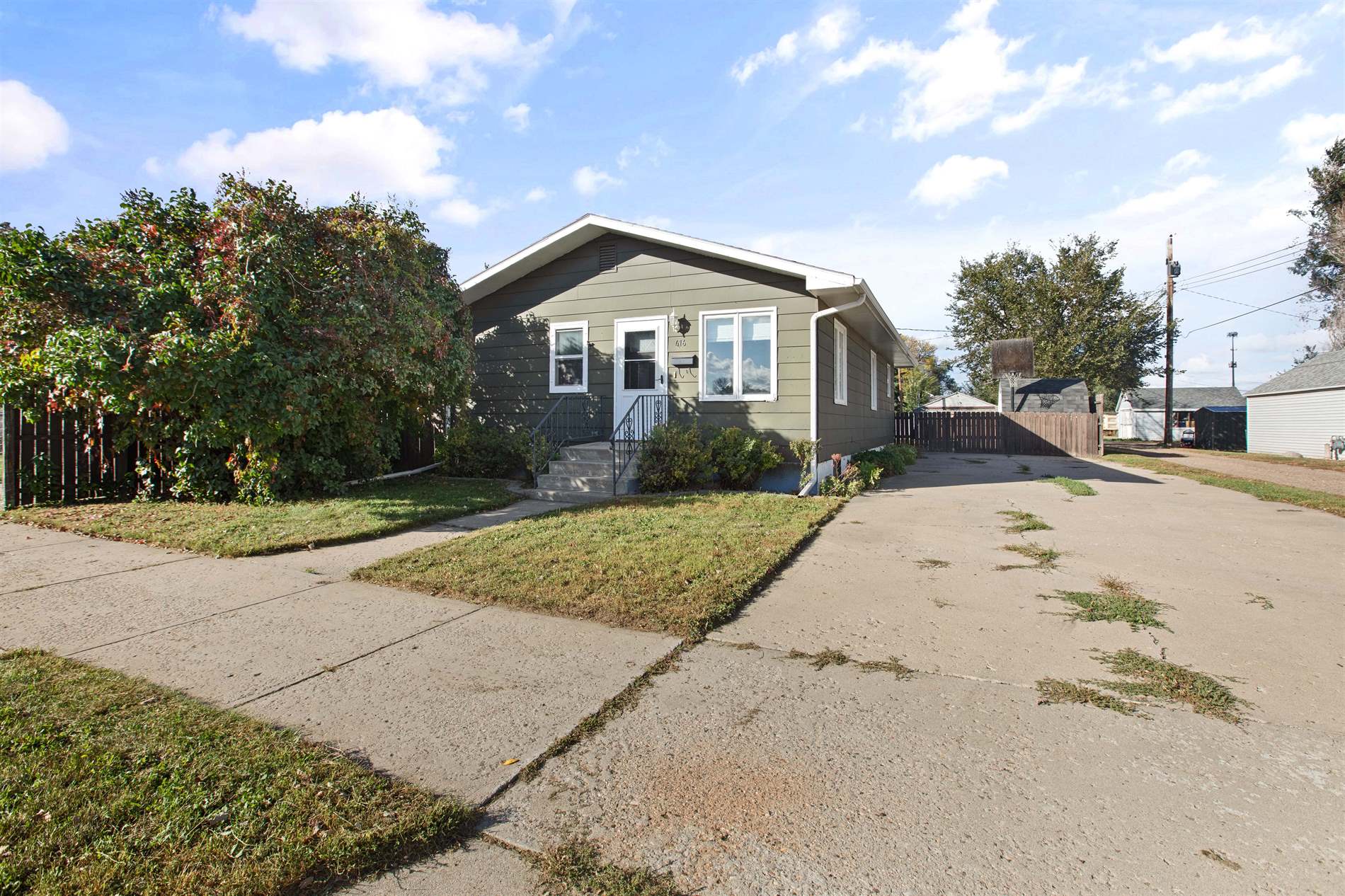 416 7th St W, Williston, ND 58801