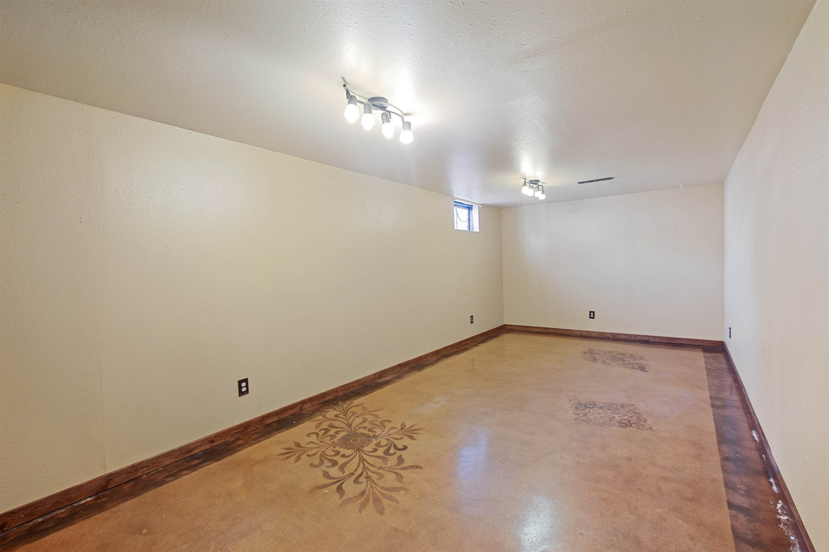 416 7th St W, Williston, ND 58801