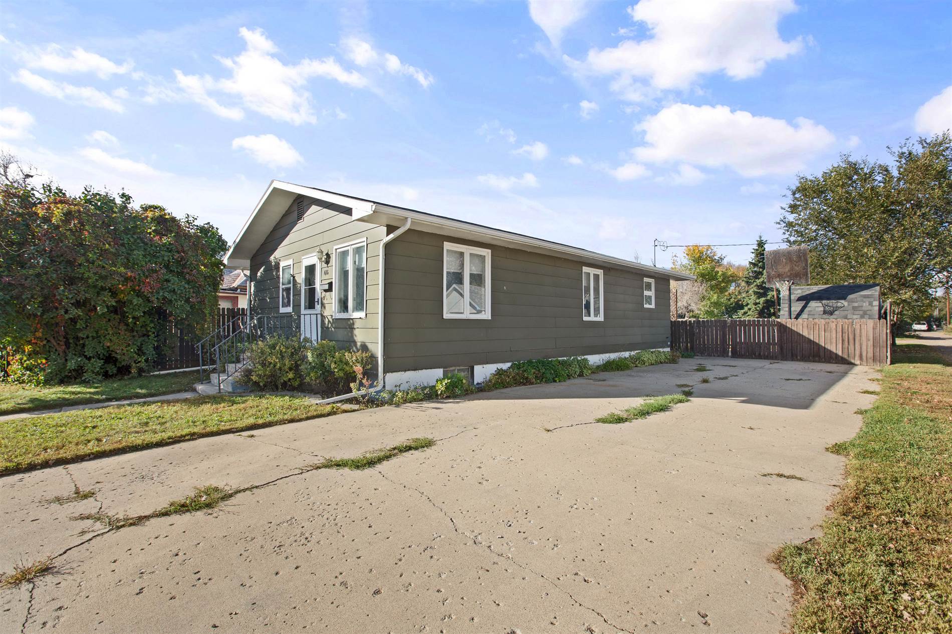 416 7th St W, Williston, ND 58801