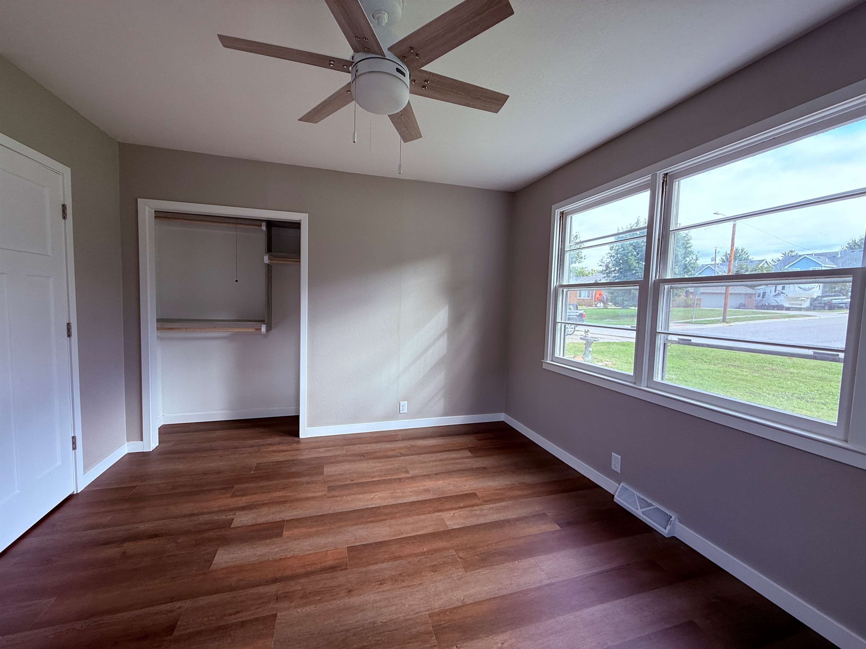 1421 SW McAlister Ave, Topeka, KS 66604