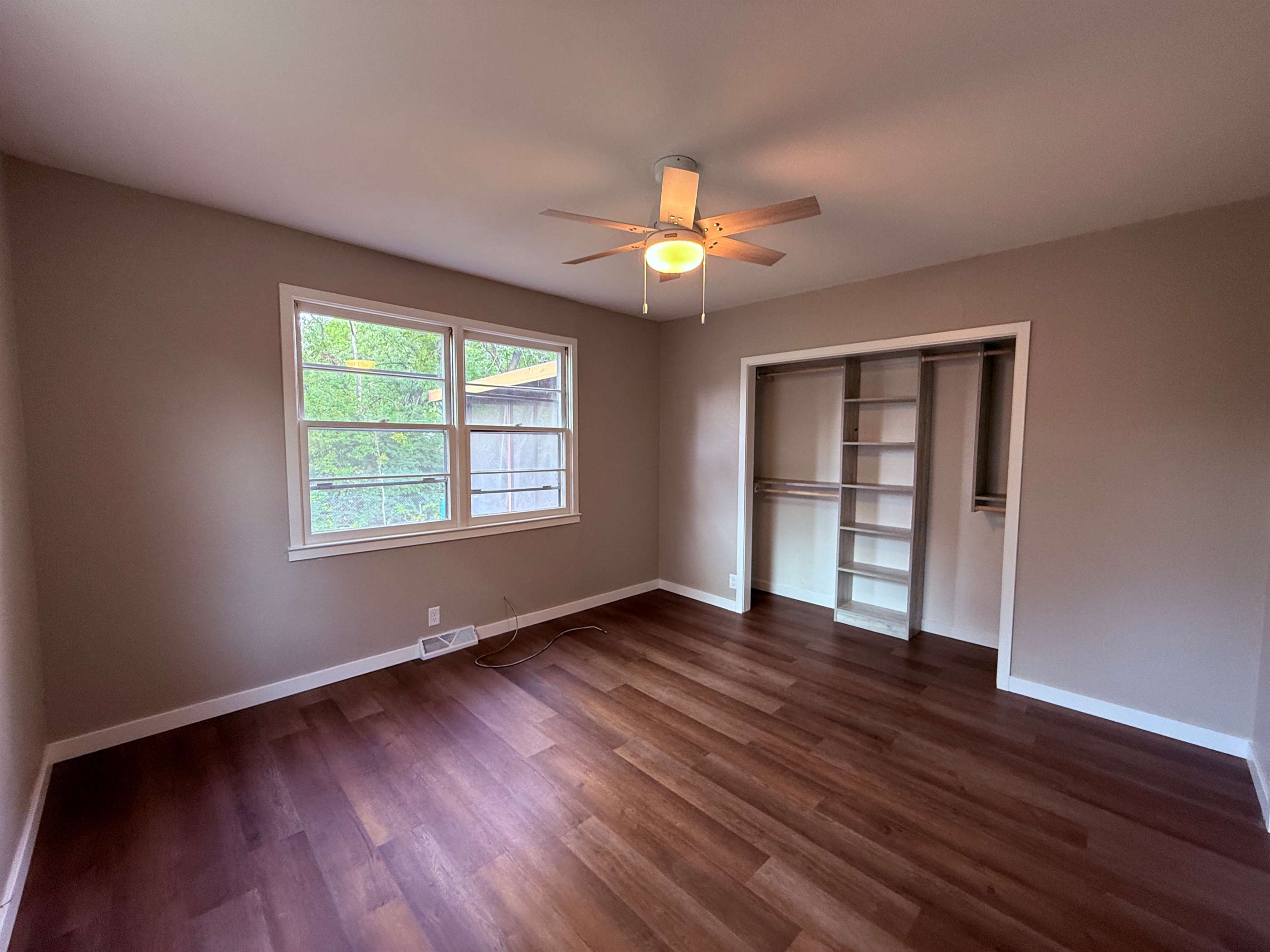 1421 SW McAlister Ave, Topeka, KS 66604