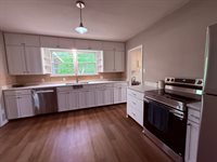 1421 SW McAlister Ave, Topeka, KS 66604