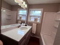 1421 SW McAlister Ave, Topeka, KS 66604