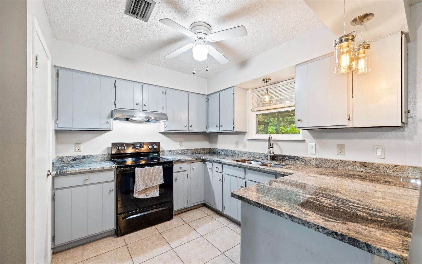 206 SE Doug Moore Dr, Lake City, FL 32025