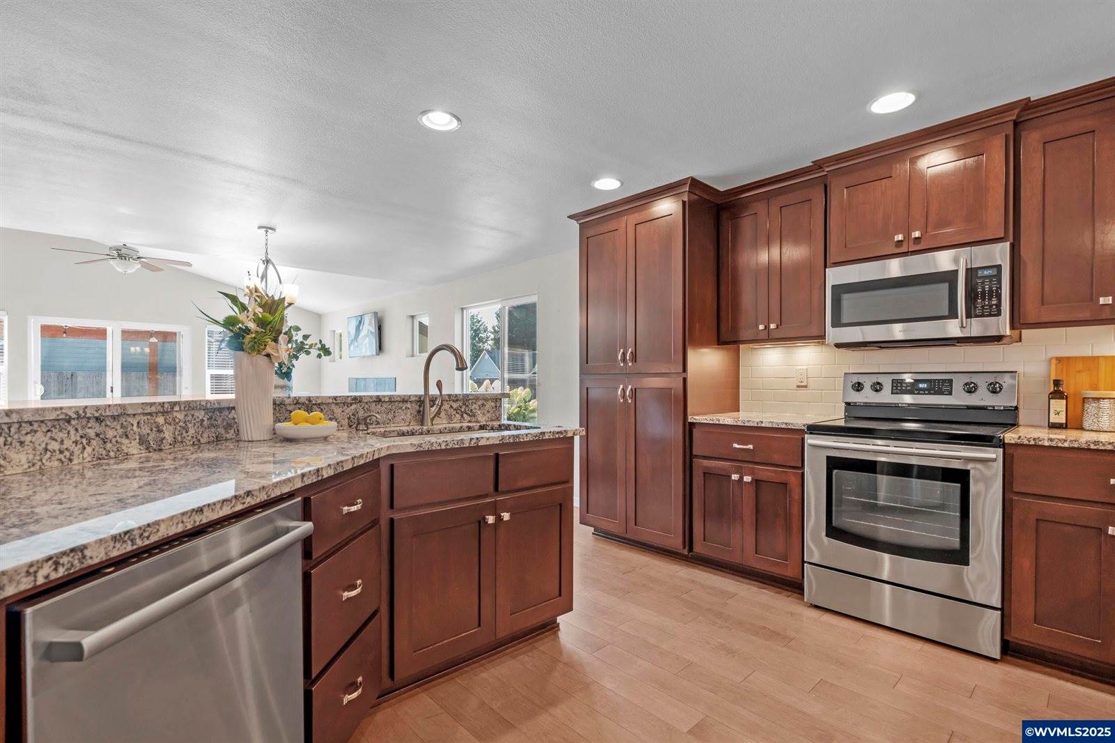 31843 Meadowlark Lp, Tangent, OR 97389