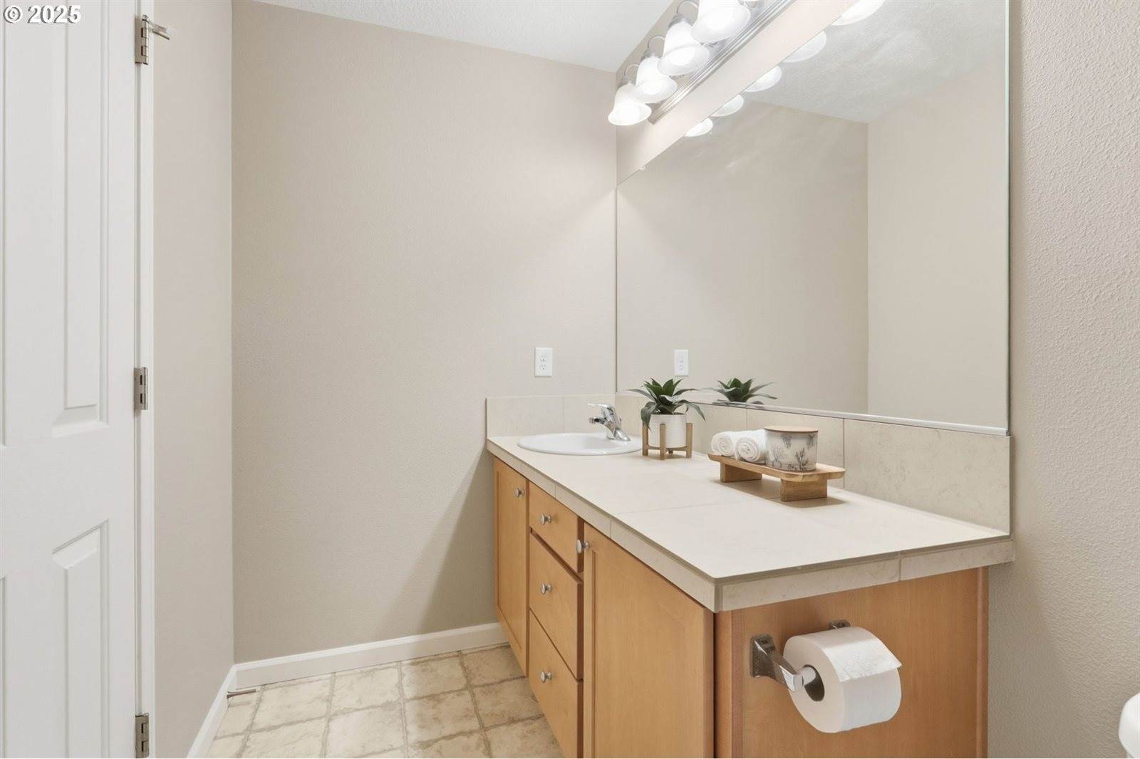 5898 SE Thornapple St, Hillsboro, OR 97123