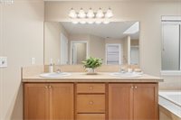 5898 SE Thornapple St, Hillsboro, OR 97123