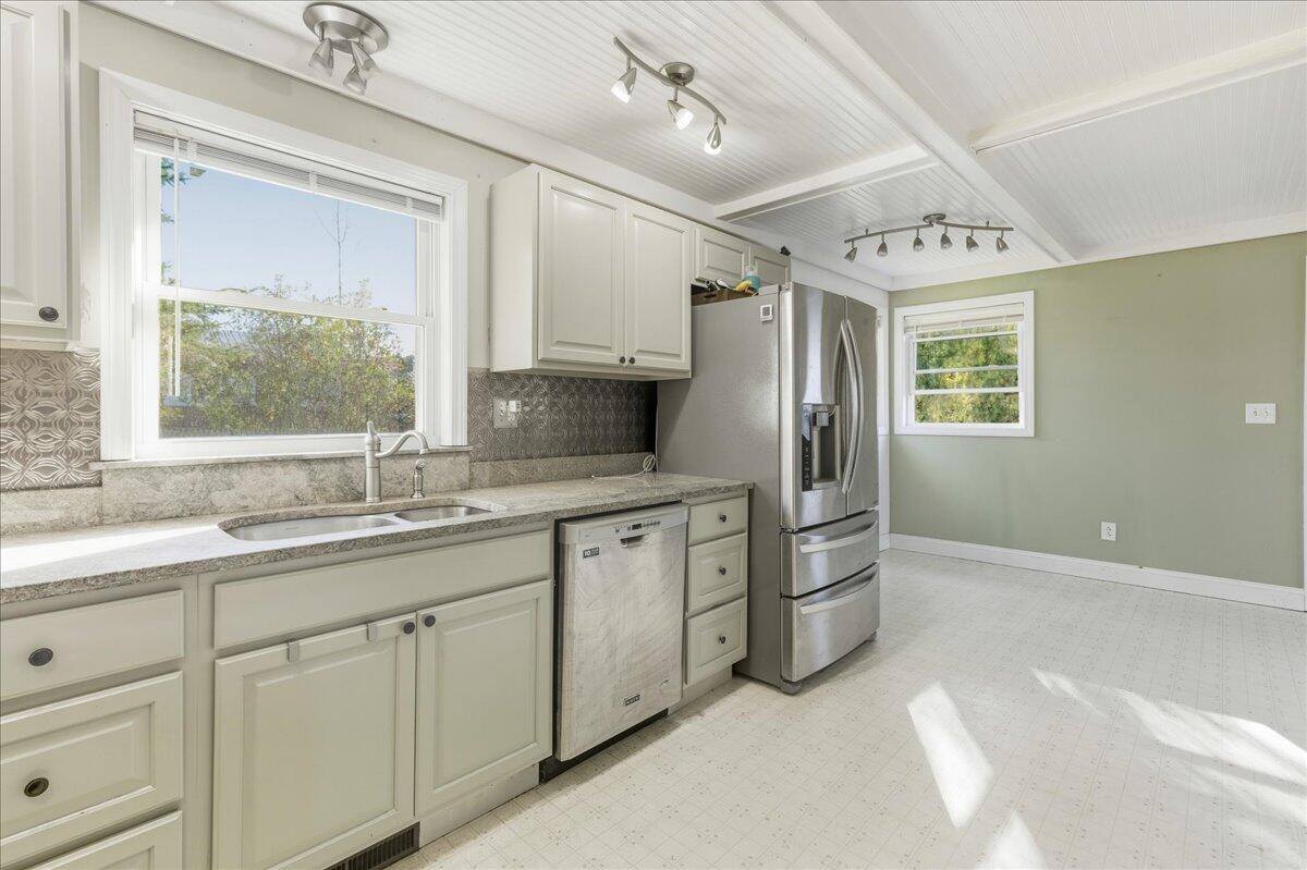 21 Knox Brothers Avenue, Searsport, ME 04974