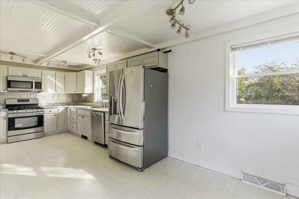 21 Knox Brothers Avenue, Searsport, ME 04974