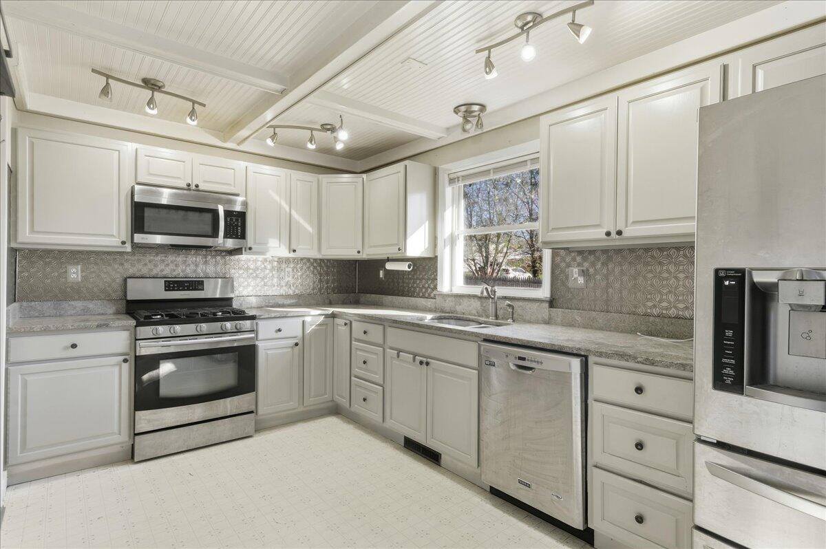 21 Knox Brothers Avenue, Searsport, ME 04974