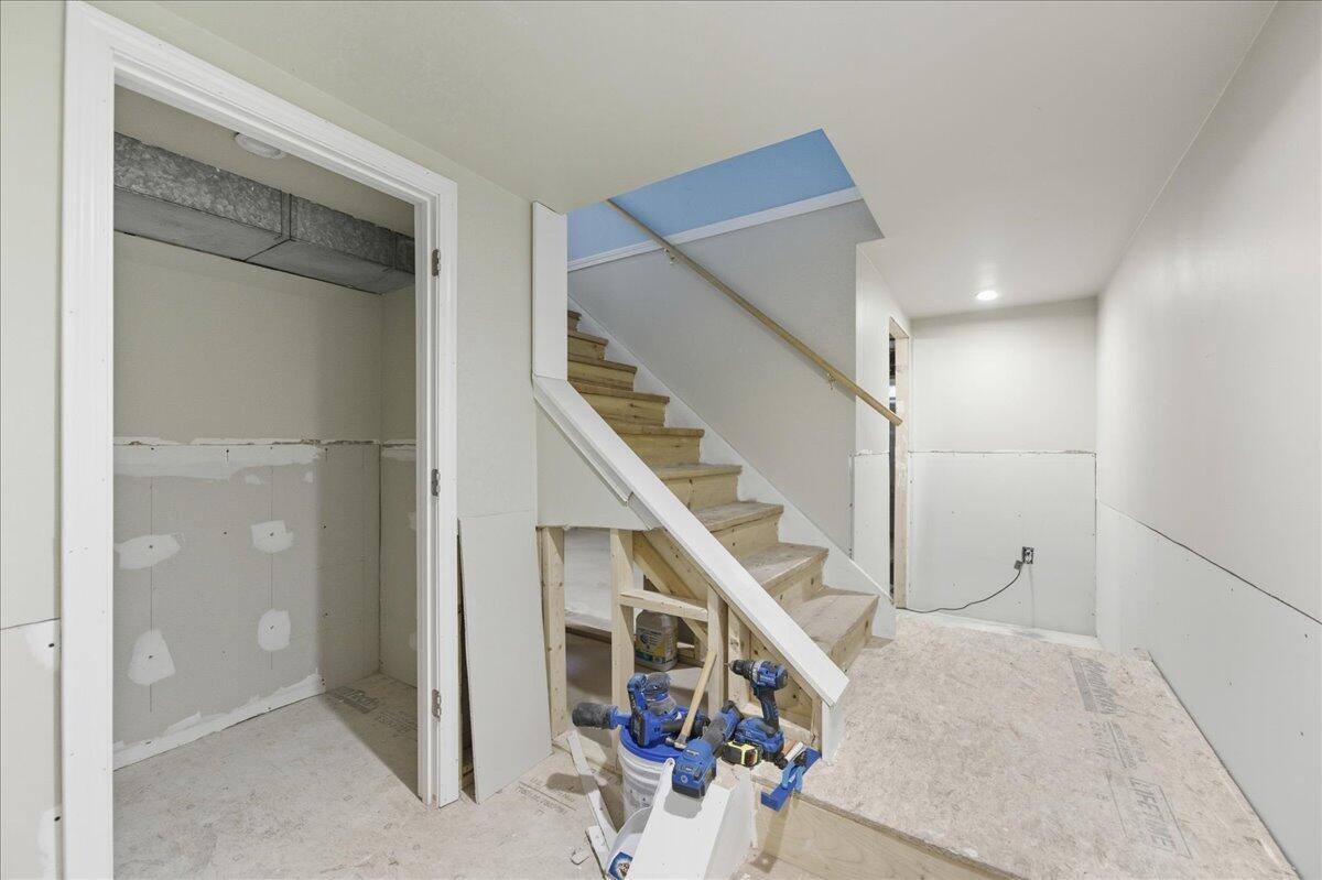 21 Knox Brothers Avenue, Searsport, ME 04974