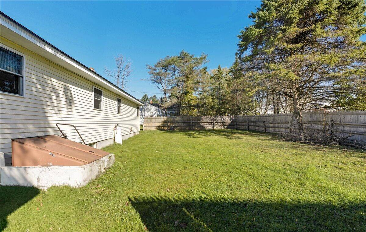 21 Knox Brothers Avenue, Searsport, ME 04974