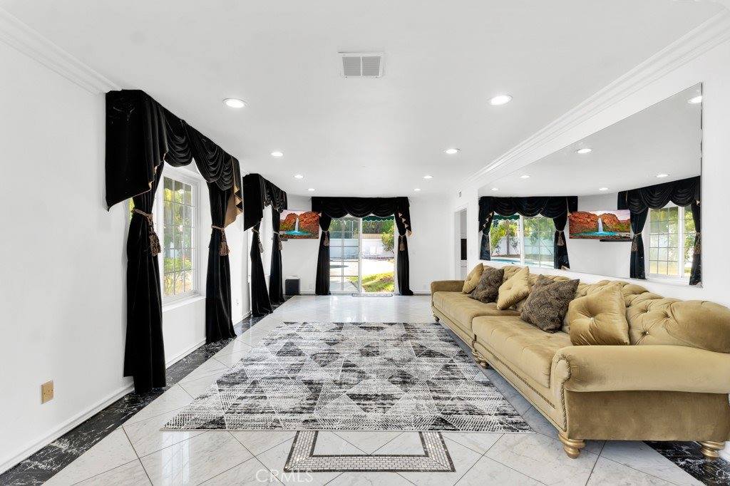17912 Parthenia, Northridge, CA 91325