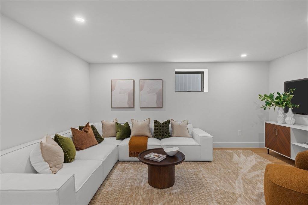 27 Dartmouth St, Arlington, MA 02474