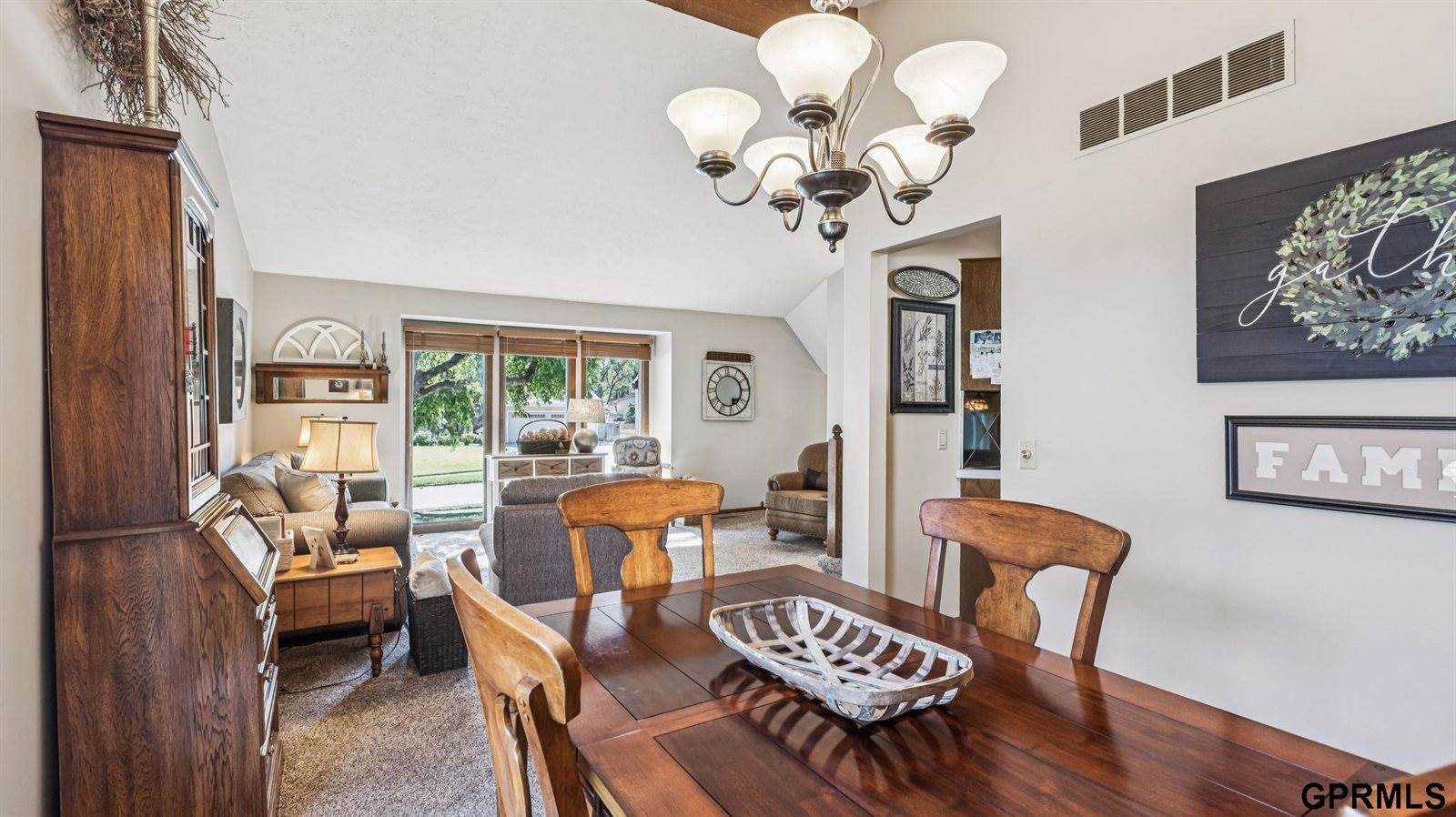 1004 Berkley Avenue, Papillion, NE 68046