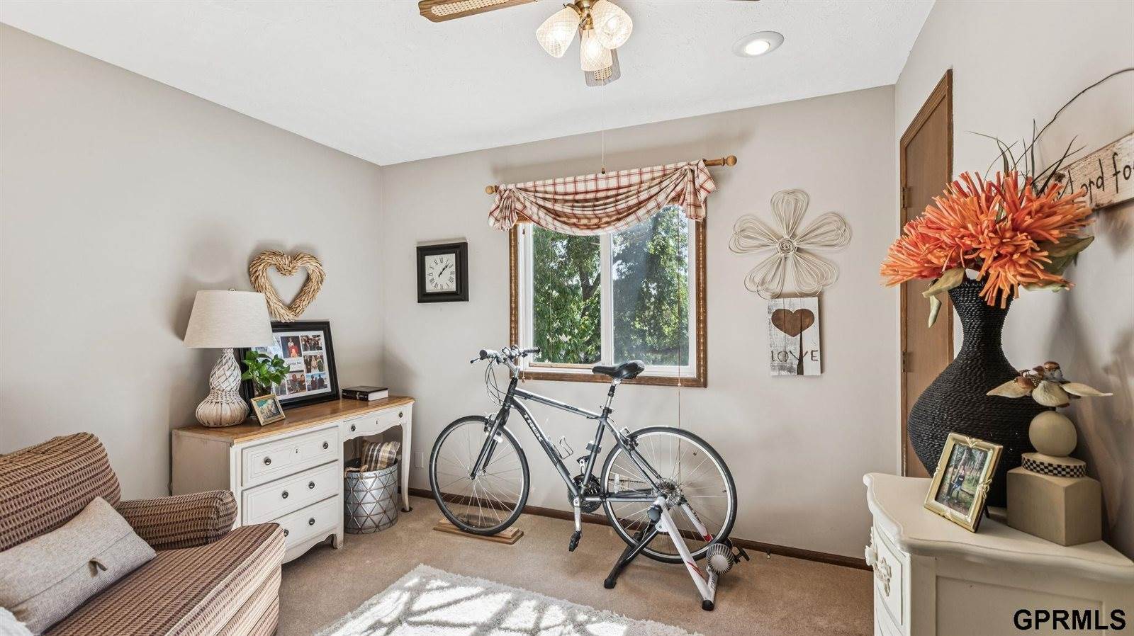 1004 Berkley Avenue, Papillion, NE 68046