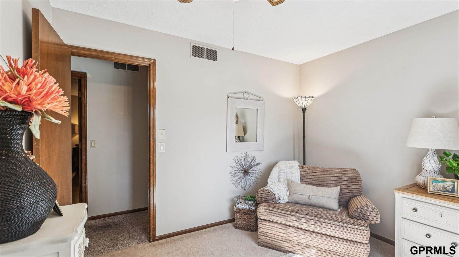 1004 Berkley Avenue, Papillion, NE 68046