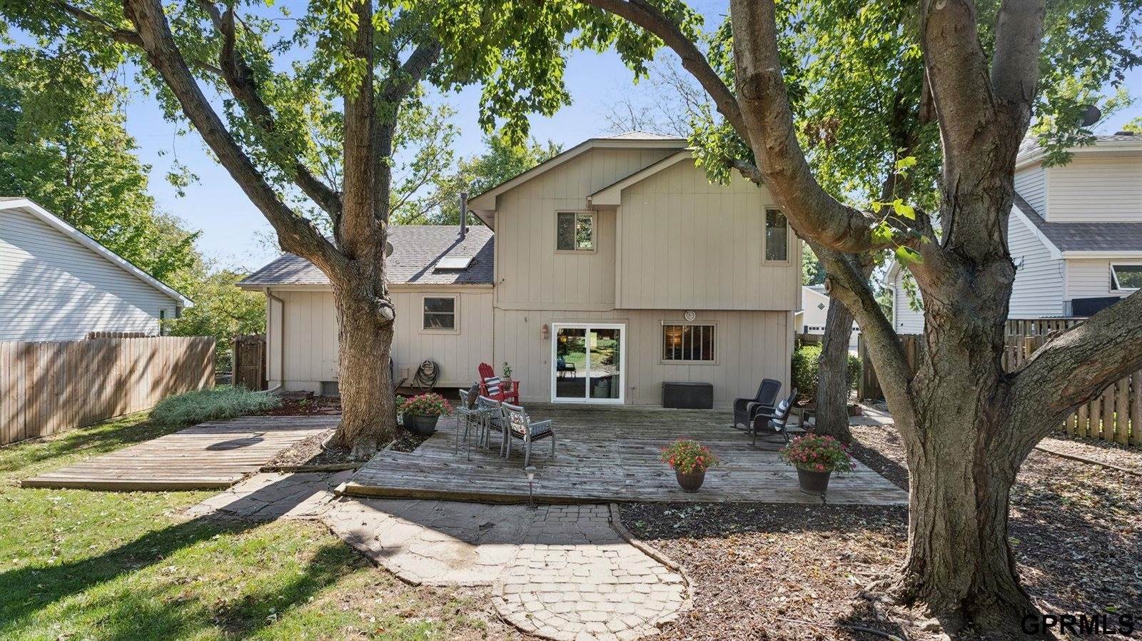 1004 Berkley Avenue, Papillion, NE 68046