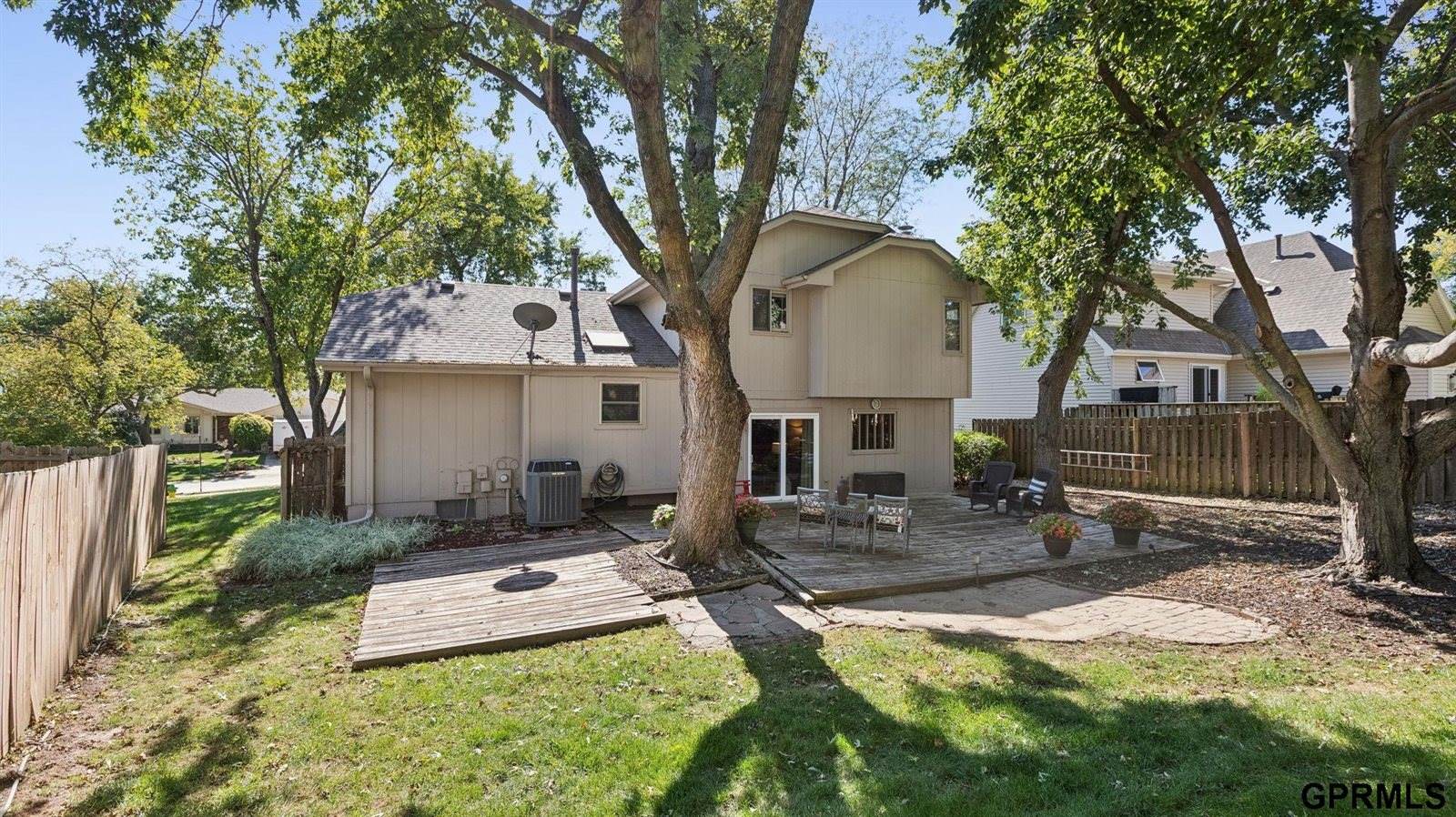 1004 Berkley Avenue, Papillion, NE 68046