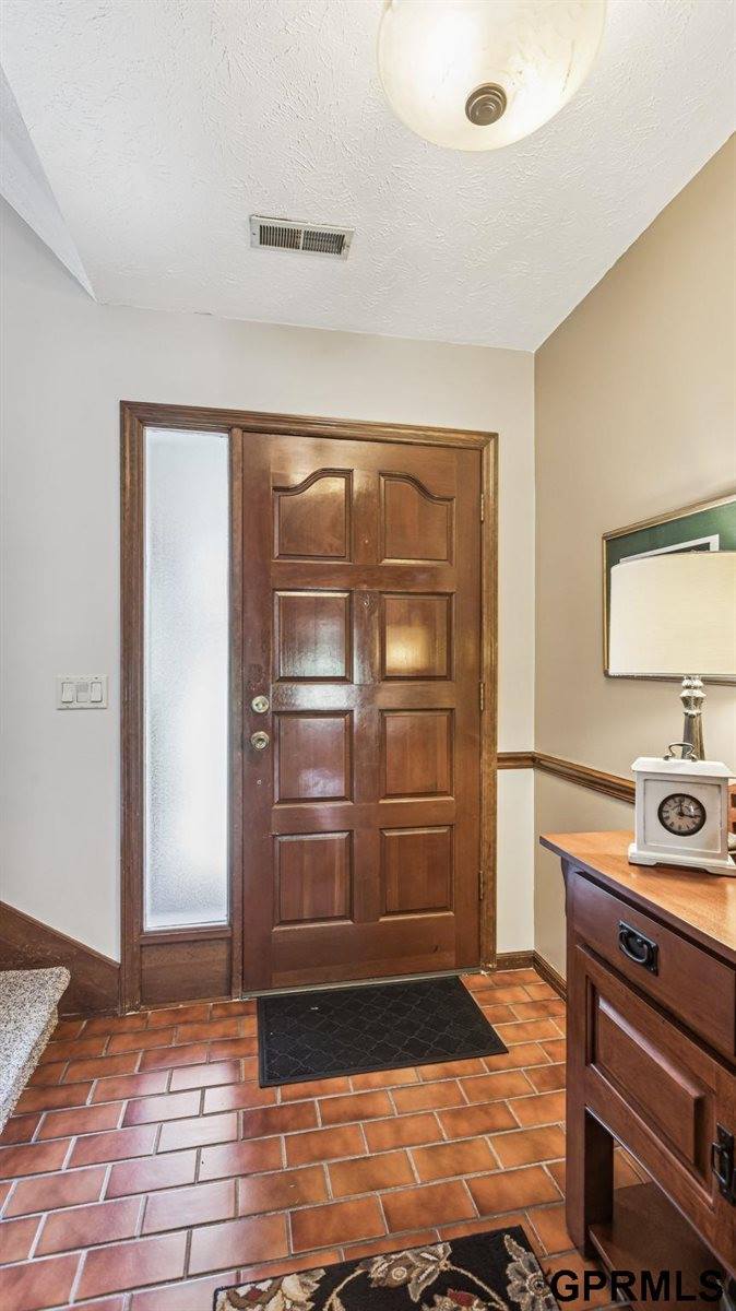 1004 Berkley Avenue, Papillion, NE 68046