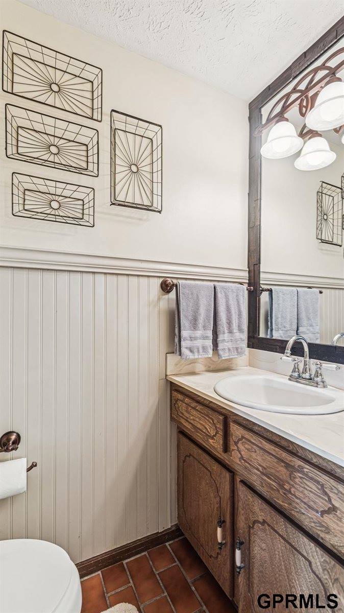 1004 Berkley Avenue, Papillion, NE 68046