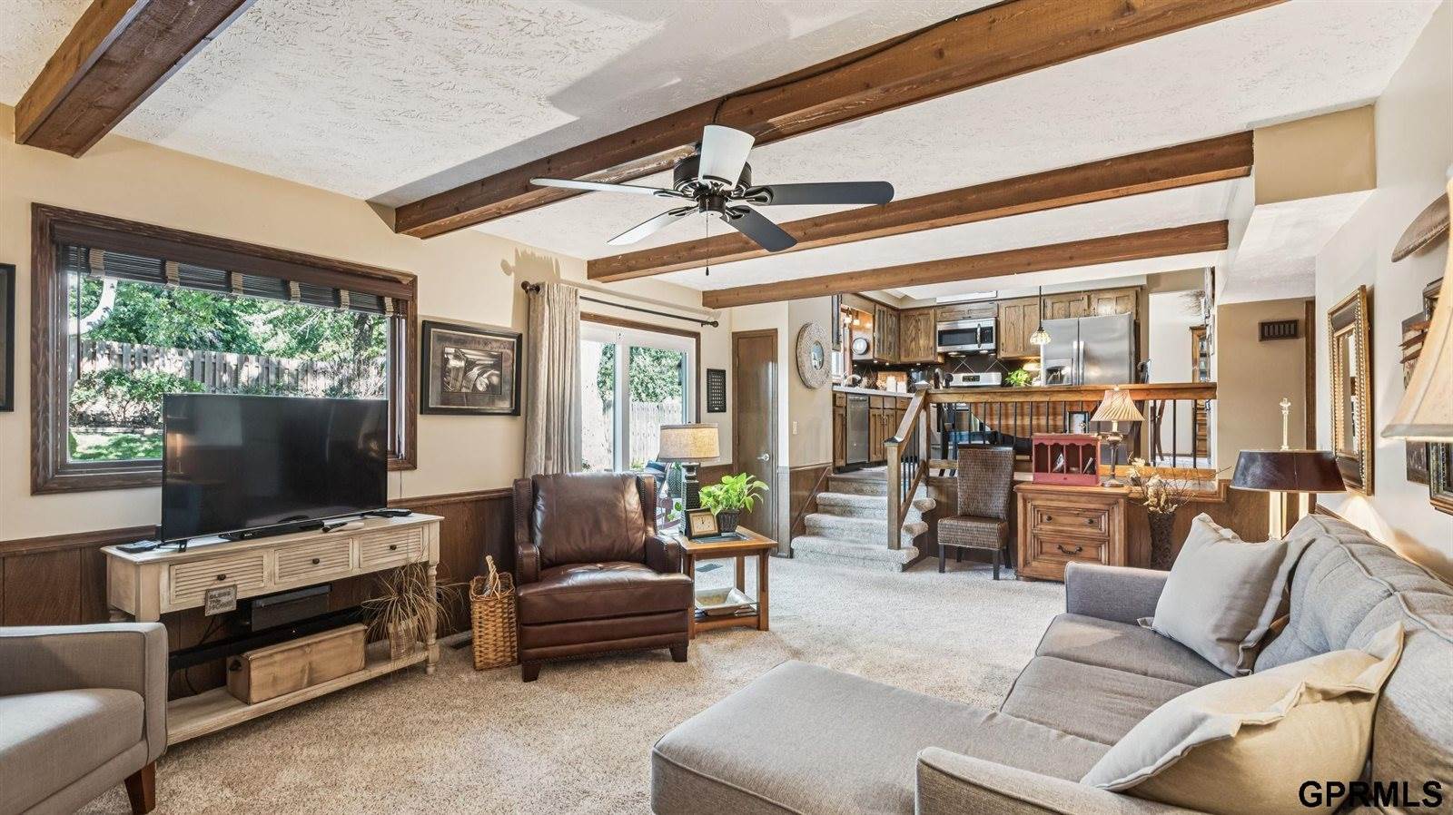 1004 Berkley Avenue, Papillion, NE 68046