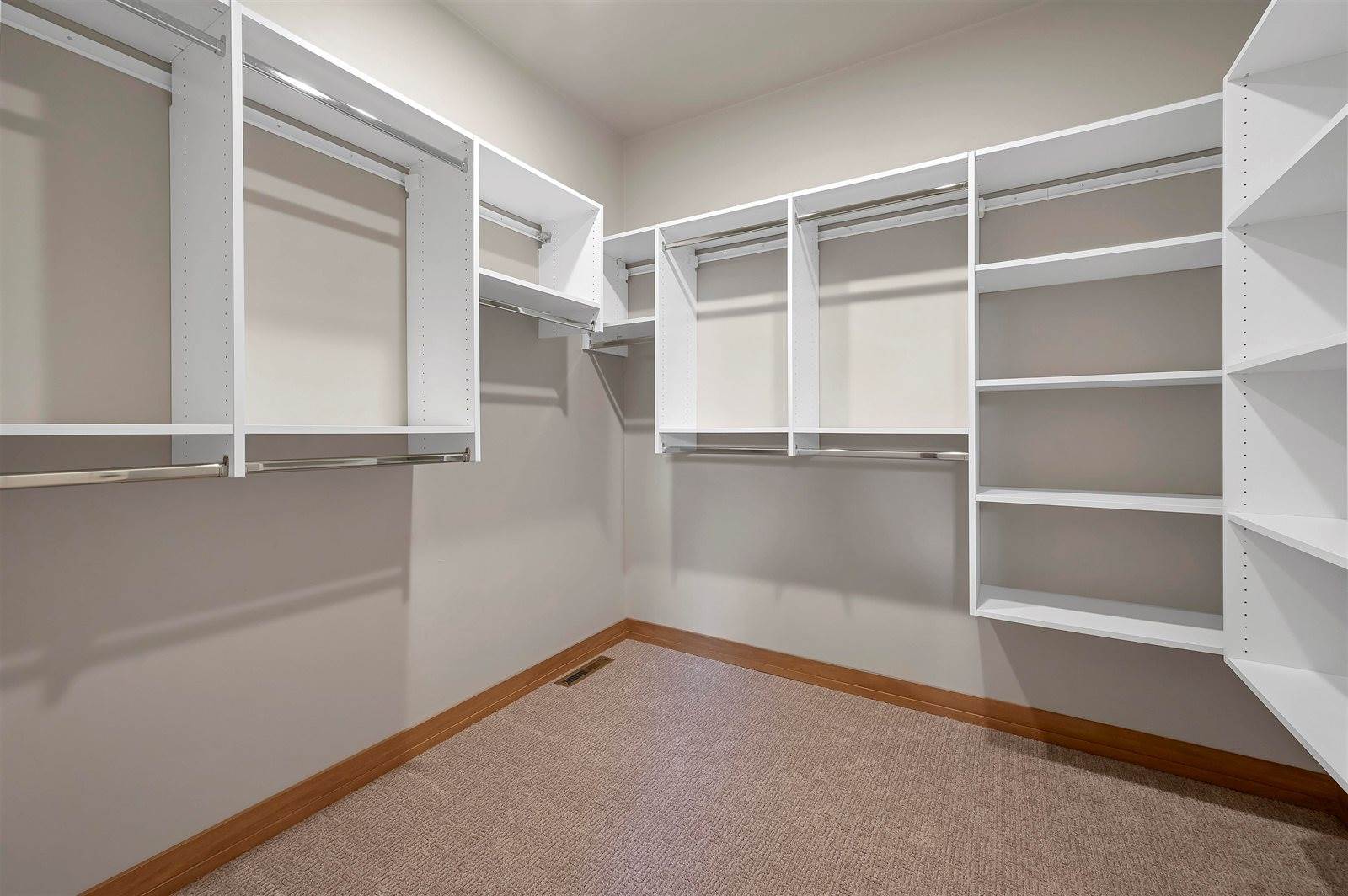 1629 North Honeysuckle Circle, De Pere, WI 54115