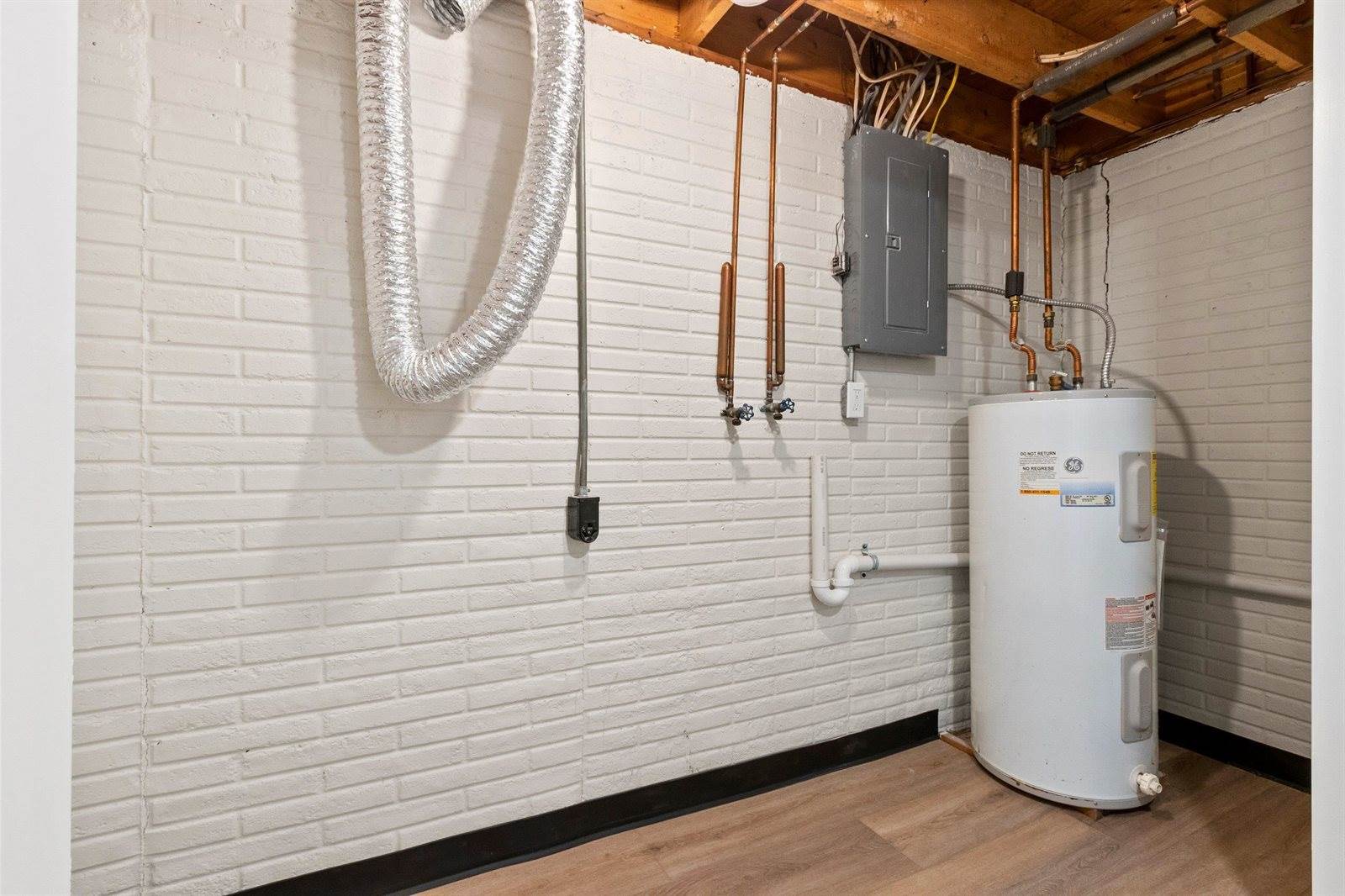 2130 Elmview Drive, Ashwaubenon, WI 54304