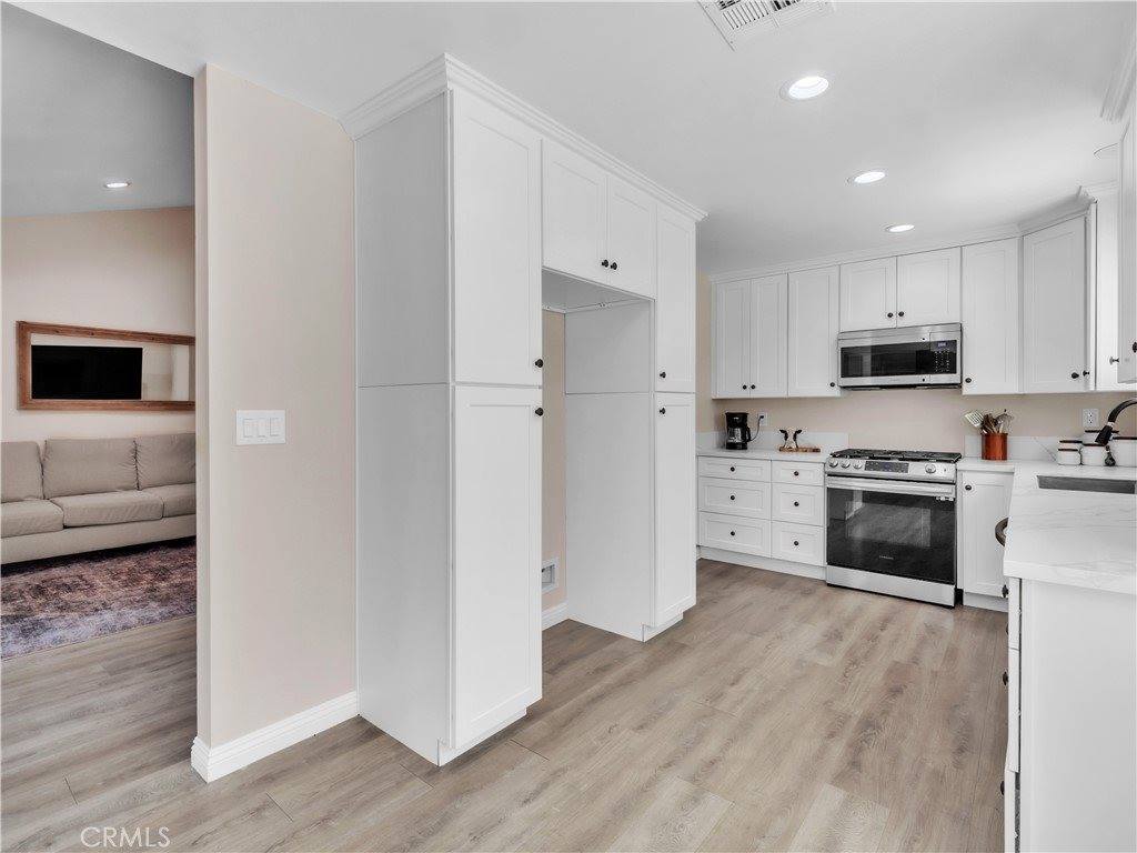 24441 Denise Pl, Newhall, CA 91321