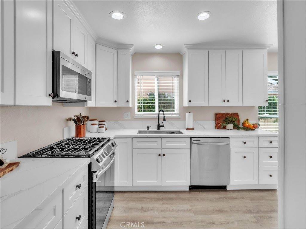 24441 Denise Pl, Newhall, CA 91321