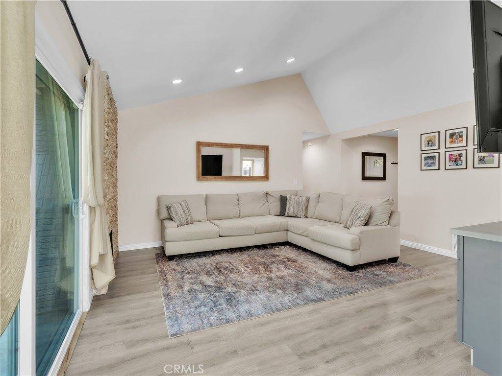 24441 Denise Pl, Newhall, CA 91321