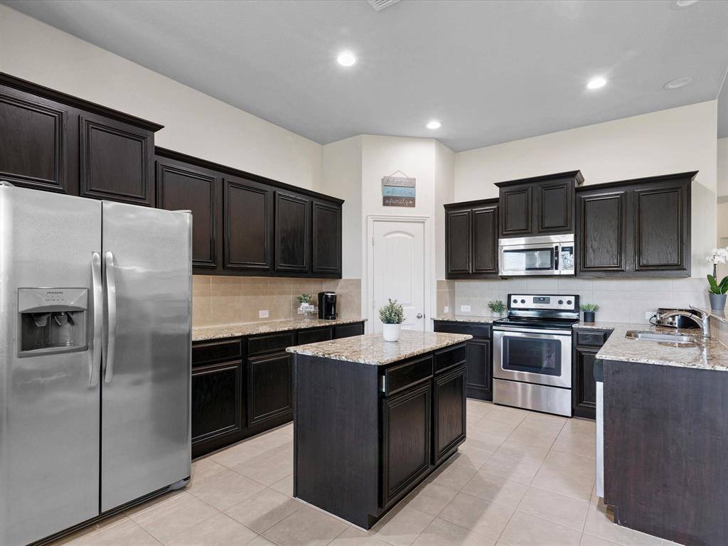 1109 Cashew Drive, Venus, TX 76084