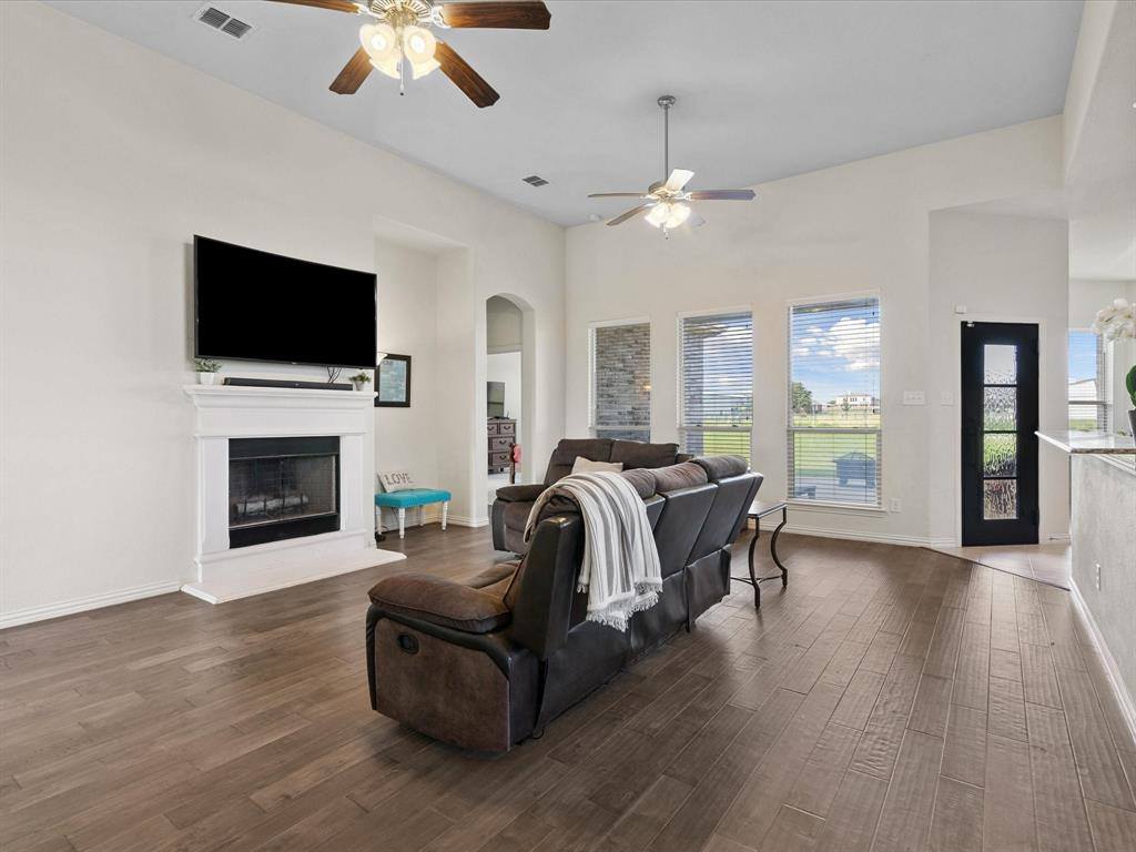 1109 Cashew Drive, Venus, TX 76084