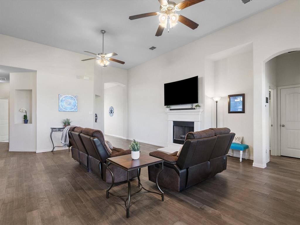 1109 Cashew Drive, Venus, TX 76084