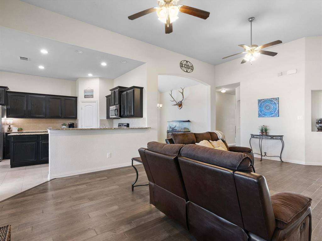 1109 Cashew Drive, Venus, TX 76084