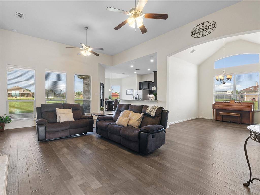 1109 Cashew Drive, Venus, TX 76084