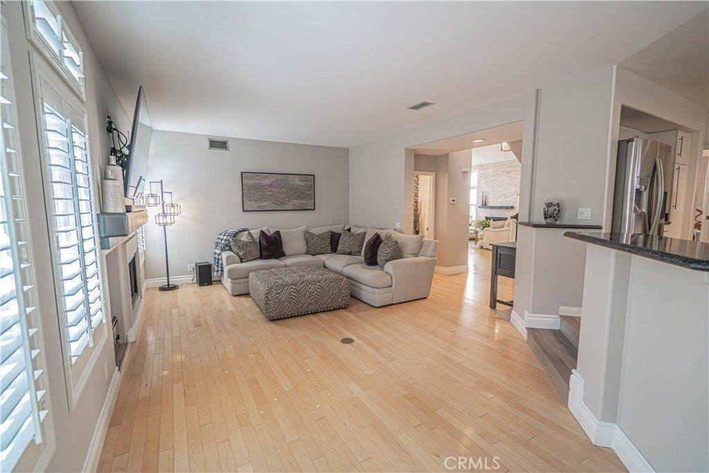 23678 White Oak Court, Newhall, CA 91321