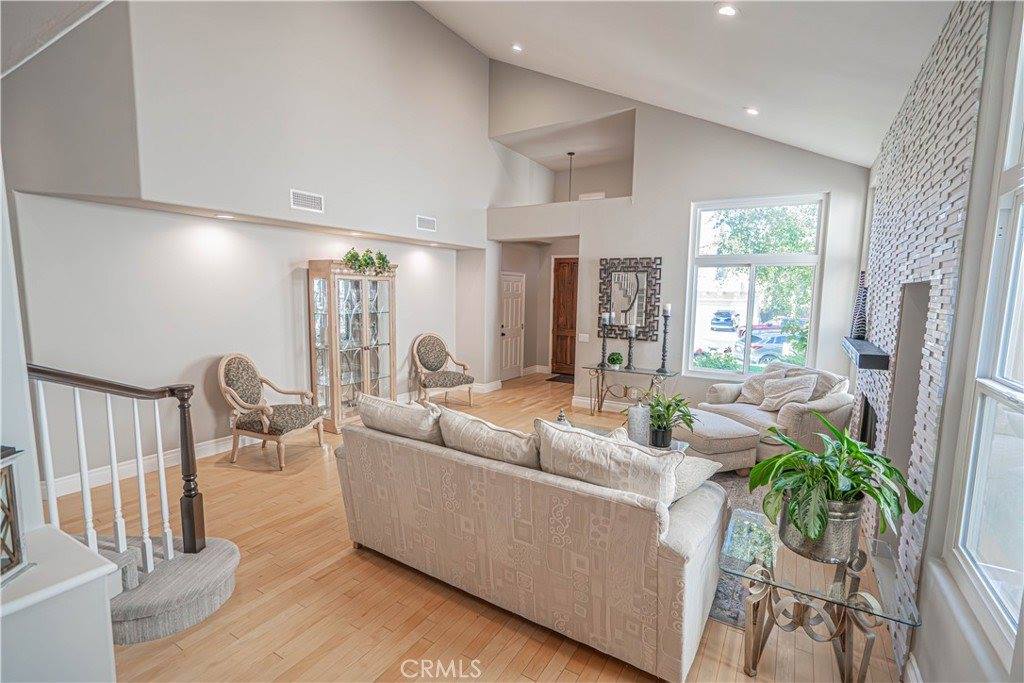 23678 White Oak Court, Newhall, CA 91321