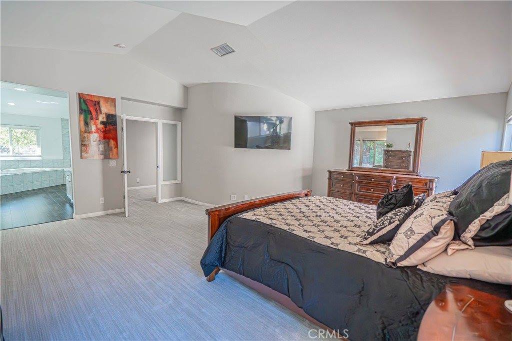 23678 White Oak Court, Newhall, CA 91321