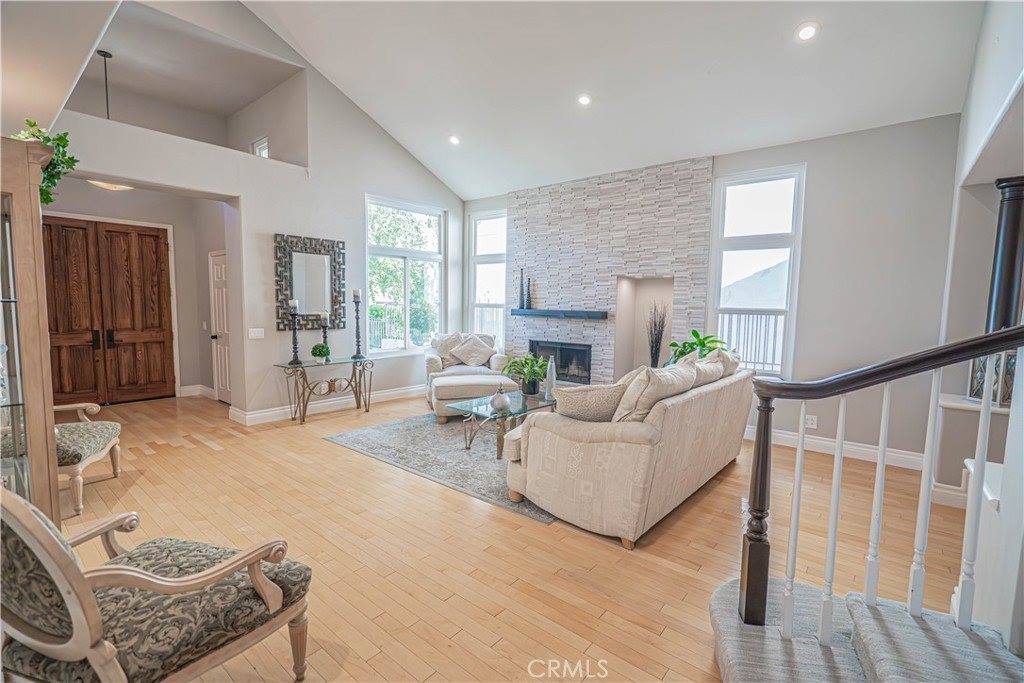 23678 White Oak Court, Newhall, CA 91321