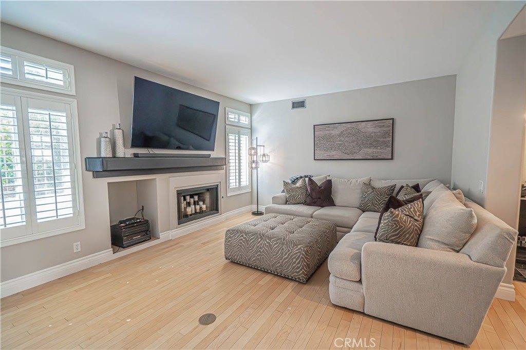 23678 White Oak Court, Newhall, CA 91321