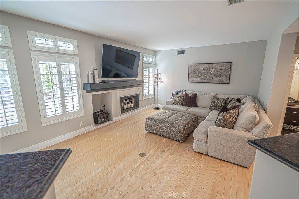 23678 White Oak Court, Newhall, CA 91321