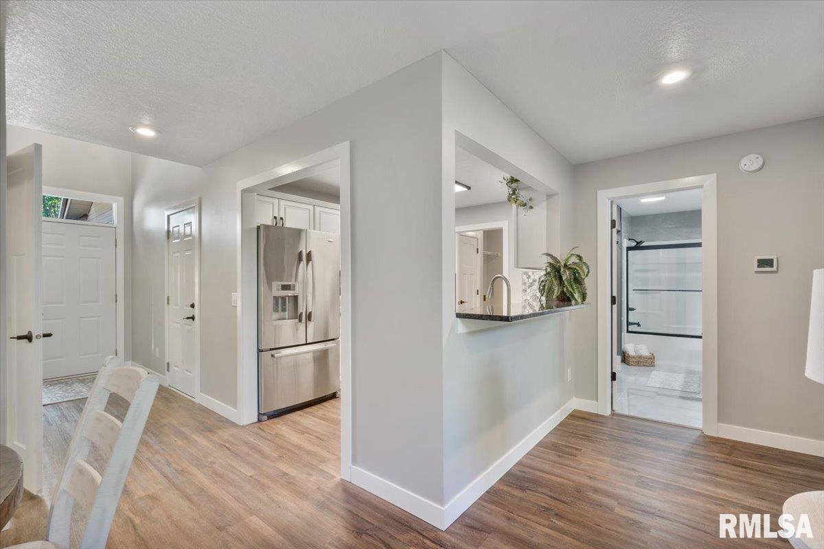 354 Country Club Court, Eldridge, IA 52748