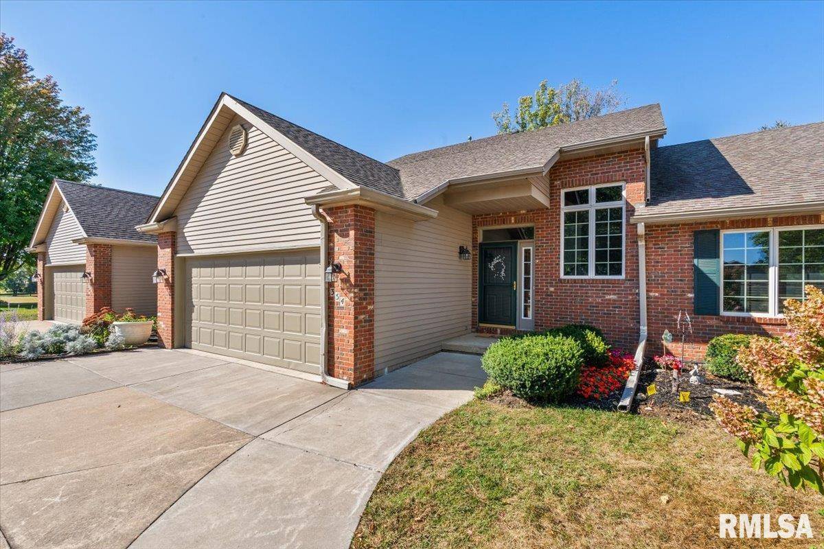 354 Country Club Court, Eldridge, IA 52748