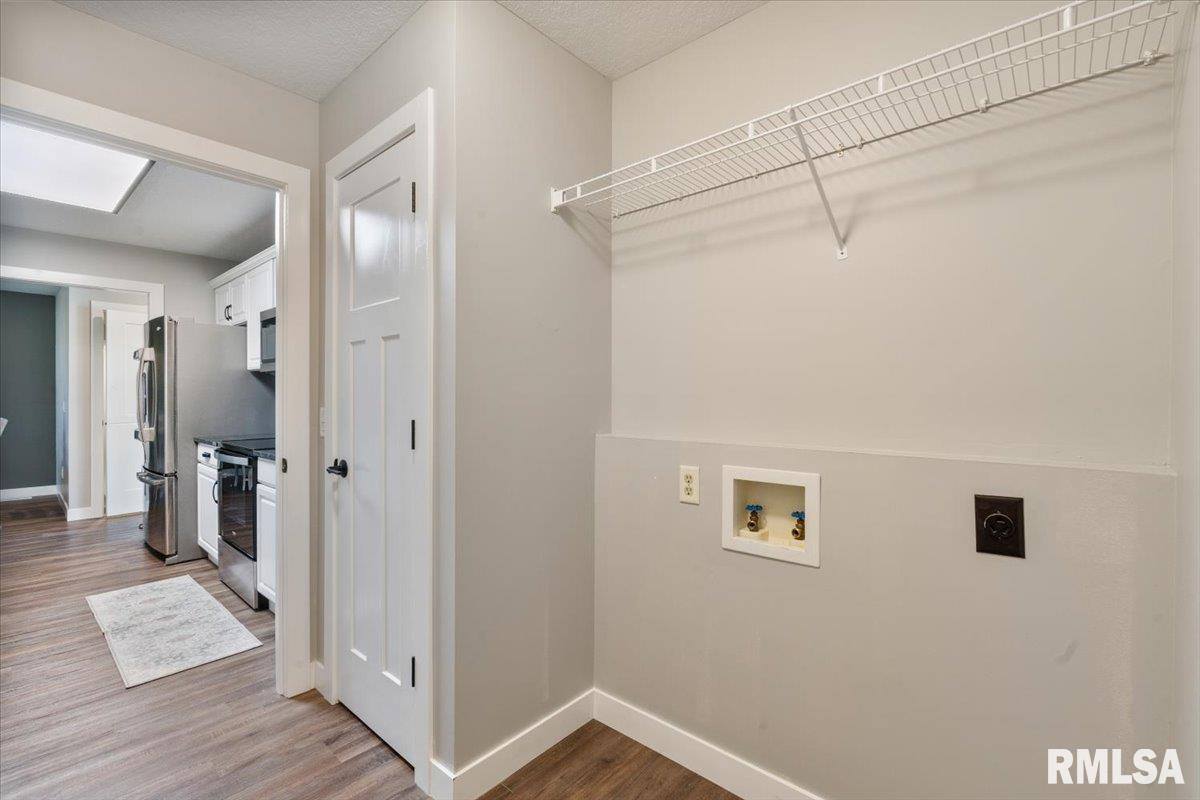 354 Country Club Court, Eldridge, IA 52748