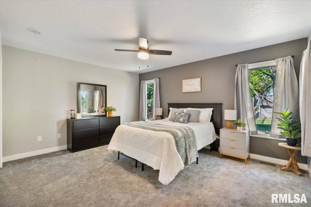 354 Country Club Court, Eldridge, IA 52748