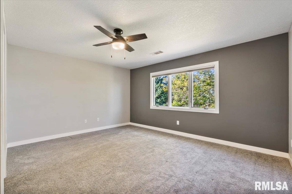 354 Country Club Court, Eldridge, IA 52748