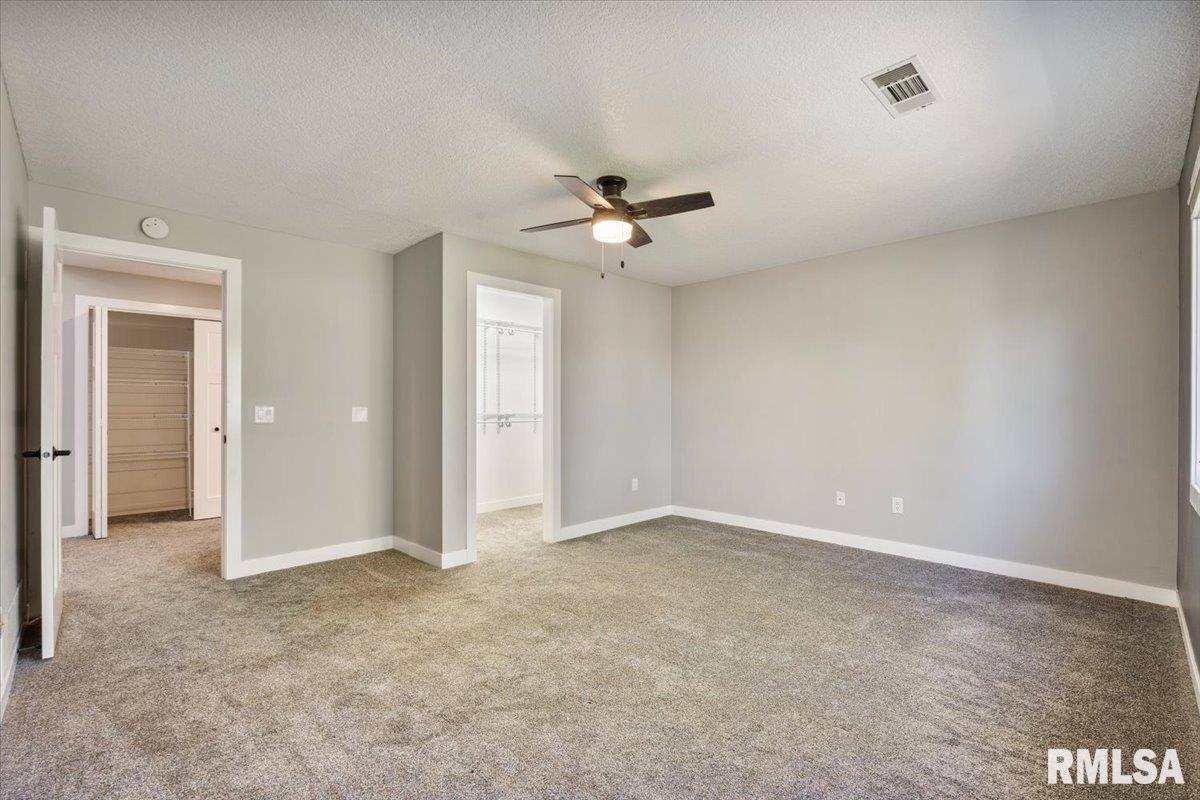 354 Country Club Court, Eldridge, IA 52748