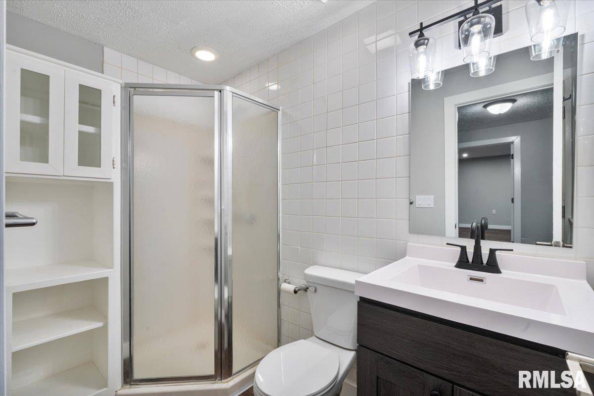 354 Country Club Court, Eldridge, IA 52748