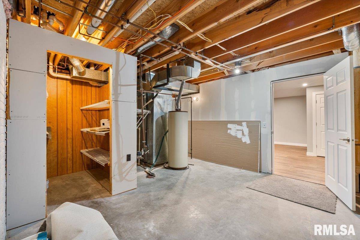 354 Country Club Court, Eldridge, IA 52748